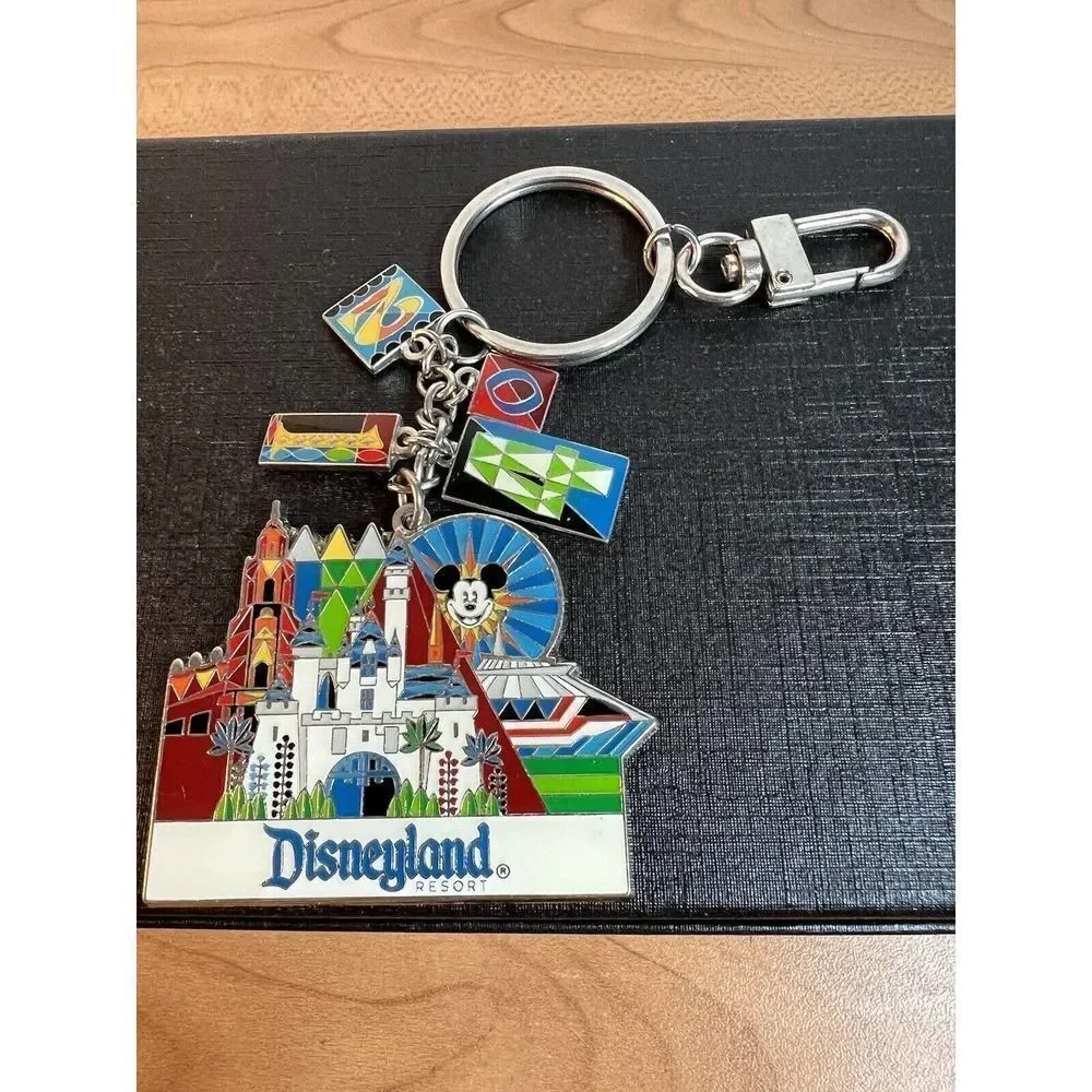 Disneyland Keychain 2014 - Picture 1 of 6